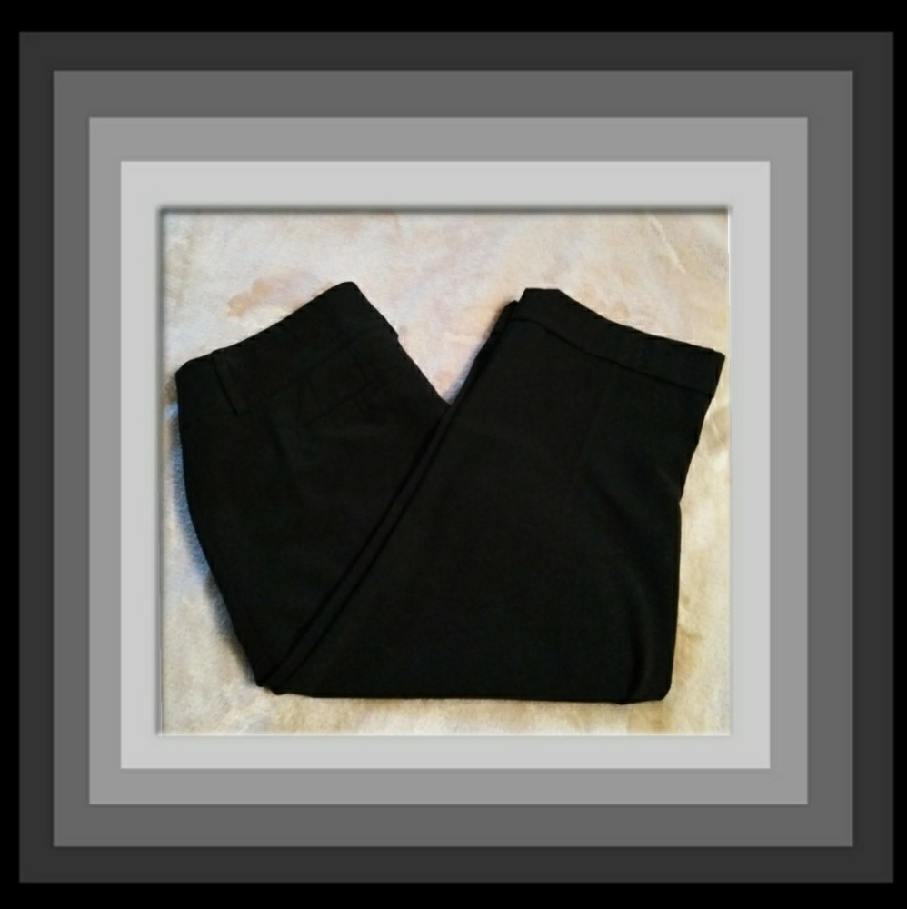APT.9 BLACK DRESS CAPRIS